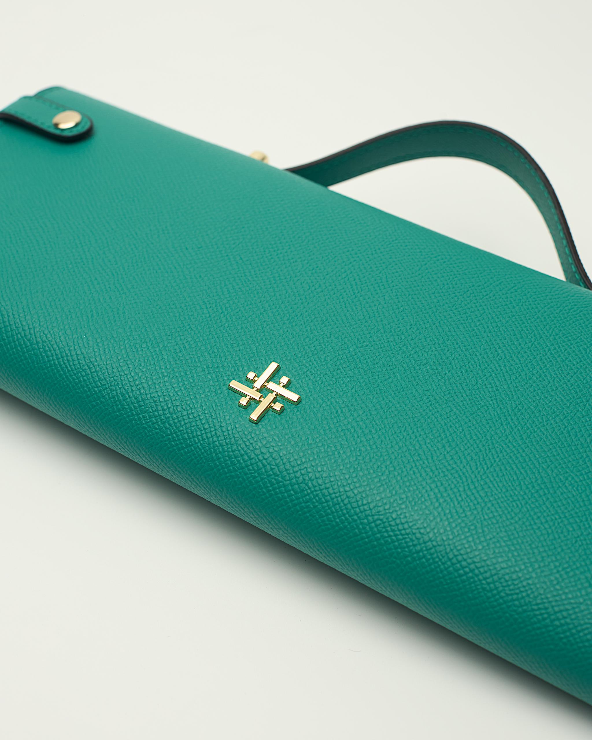 Curt Purse in Mint