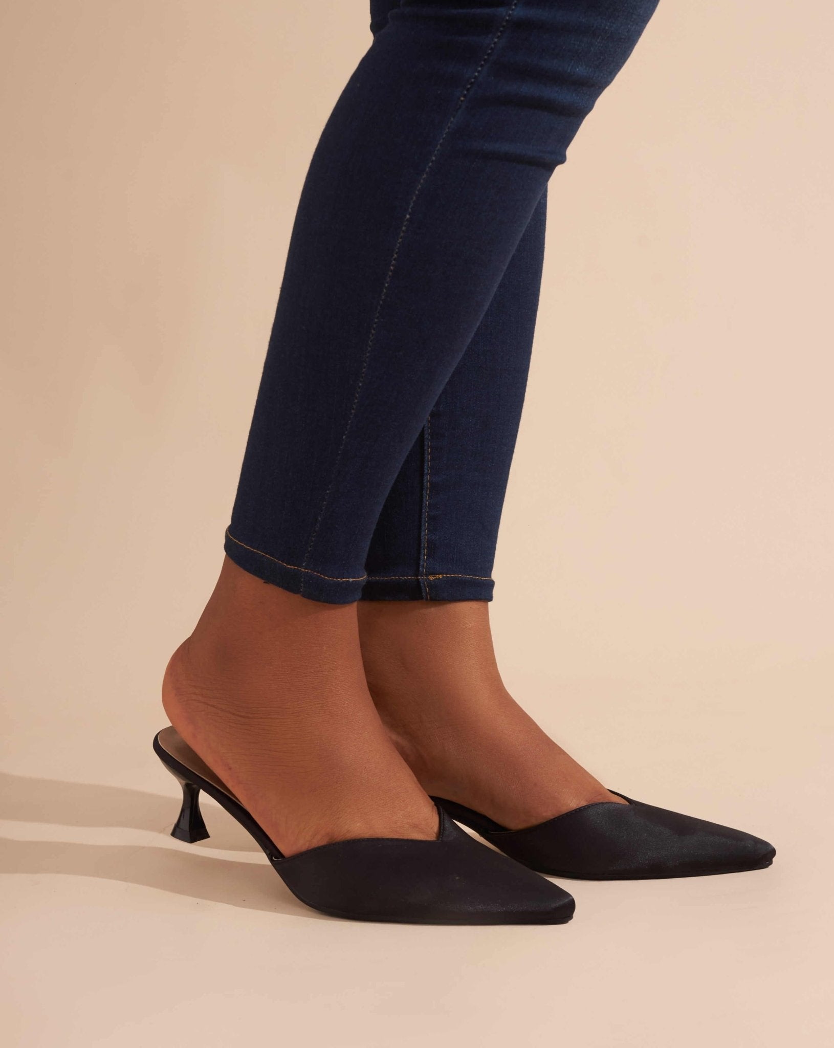 RUBY MULE IN BLACK - Outlash brand